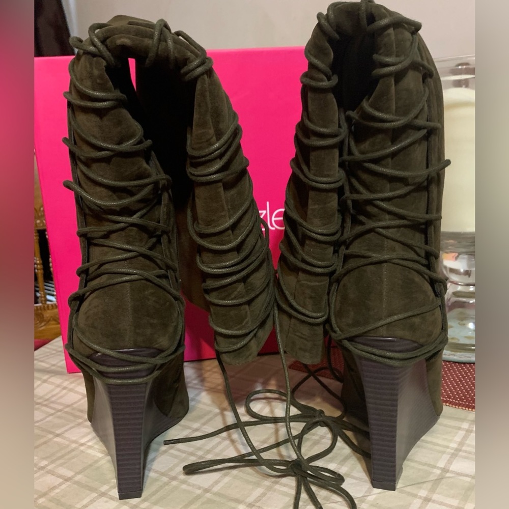 SOPHY OTK Boot Size 9 Lace Up Wedge Boots Olive Color